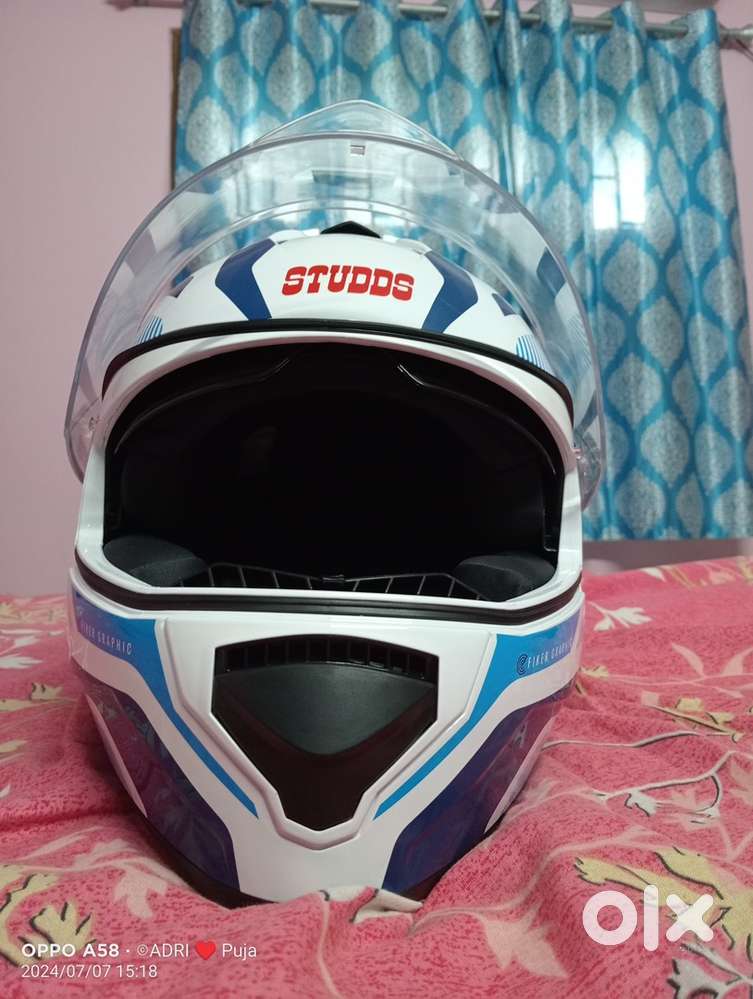 Studs helmet