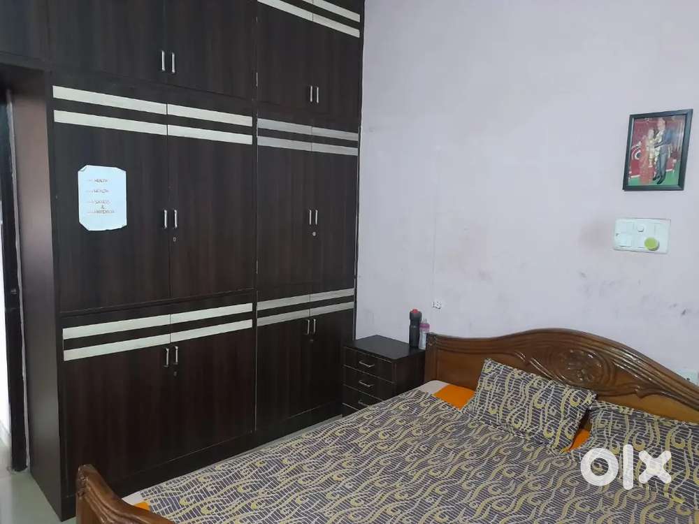 A well maintained 1 bhk Semi furnished flat for rent