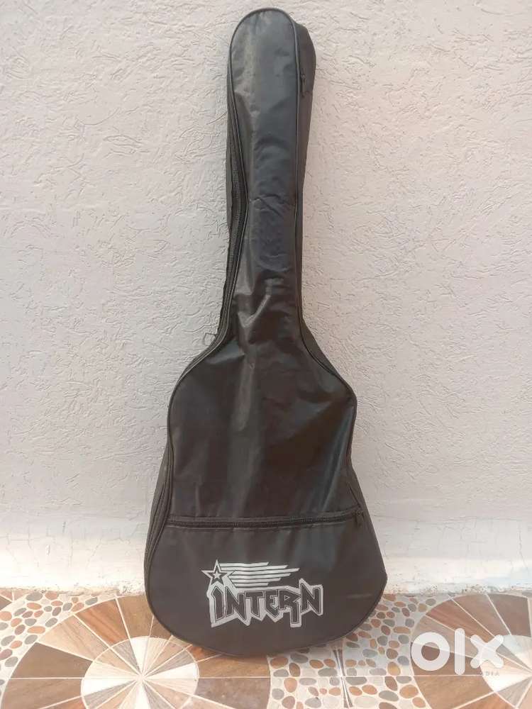 Acoustic Guitar–Excellent Condition, Lightly Used, Intern Almost New
