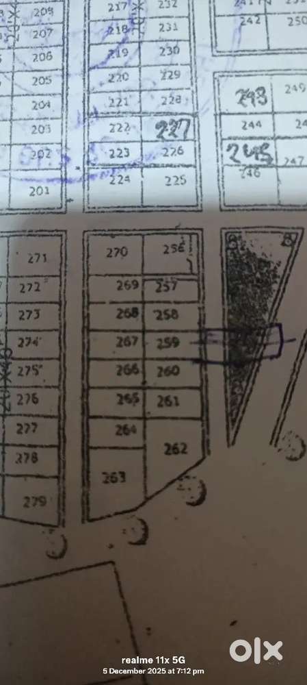 Plot 800 square feet 20*40 resale