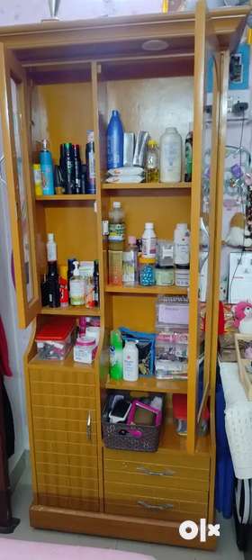 Dressing table for sale in reasonable price in sector 120 noida. Perfect condition Only genuine buye...