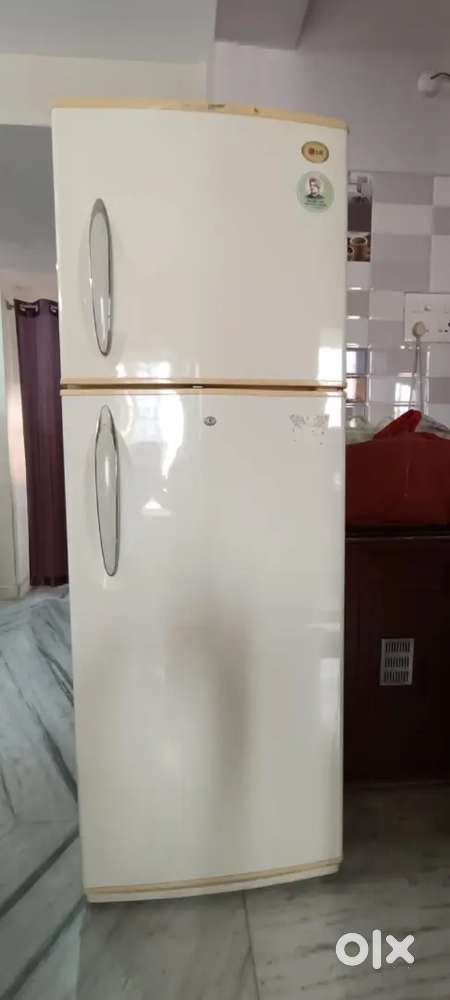 LG REFRIGERATOR-FREEZER

MODEL No.: GR-T382GV