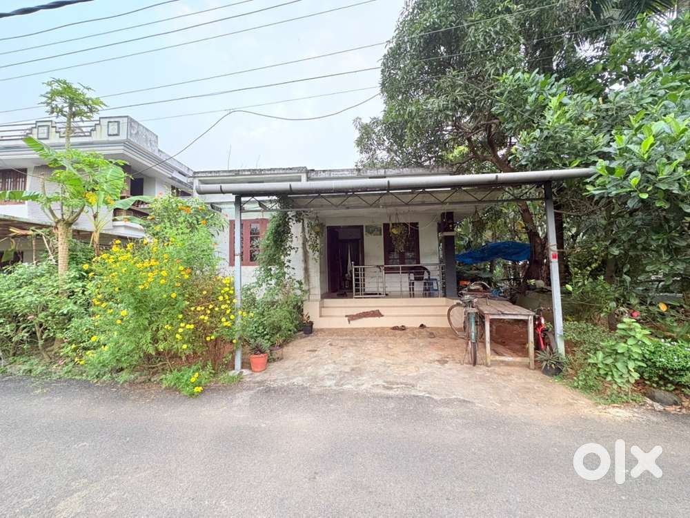 5cent plot with house for sale