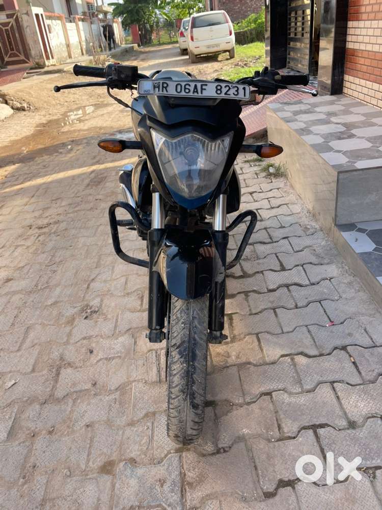 Suzuki gixxer 150 2015 model 50 kmpl mileage with almost new tires