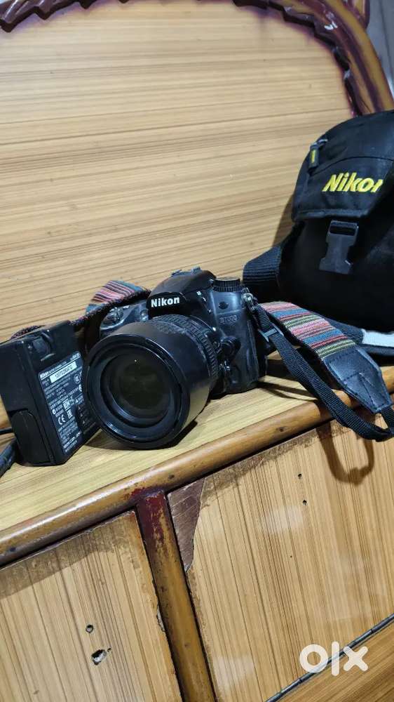 NIKON  D7000