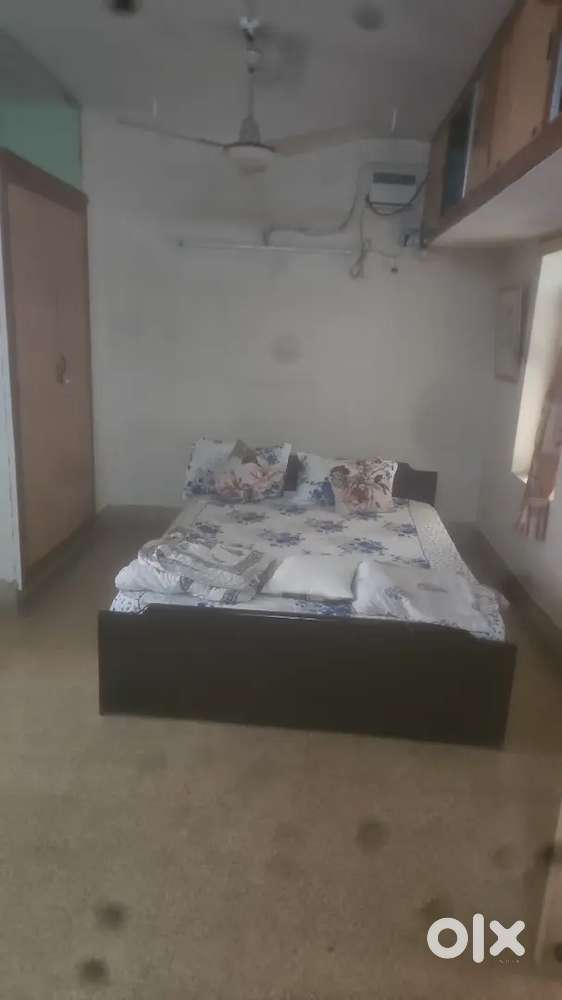Rooms for females on sharing basis.ladies pg. good safe for girls
