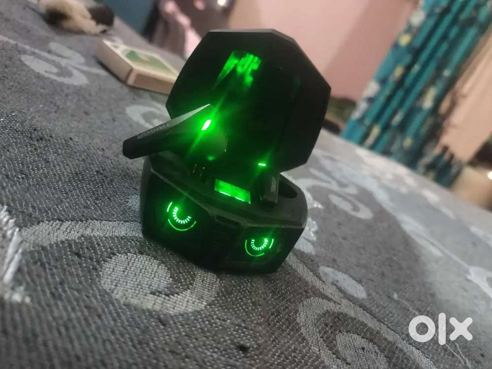 Trigger ear buds in mint condition