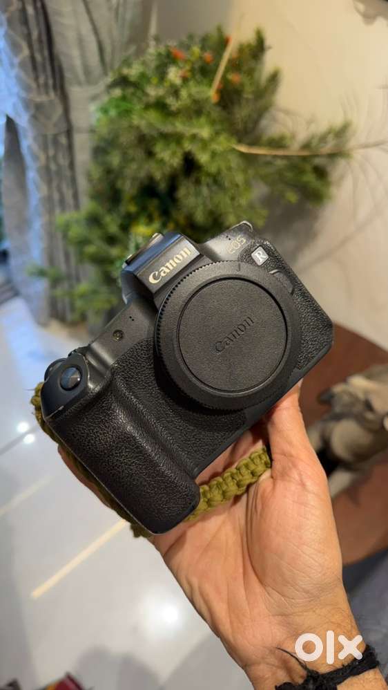 Canon EOS R Mirrorless Camera Body only (Black)