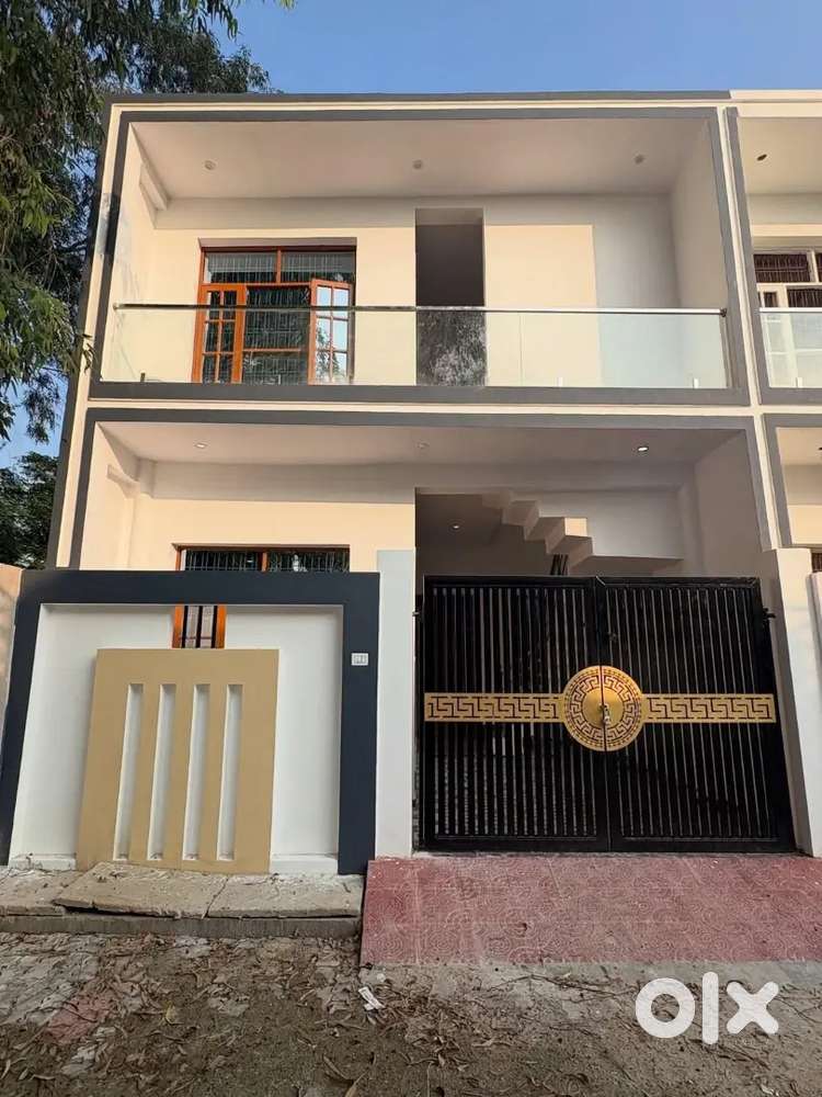 For sale ultra luxurious villa and plots