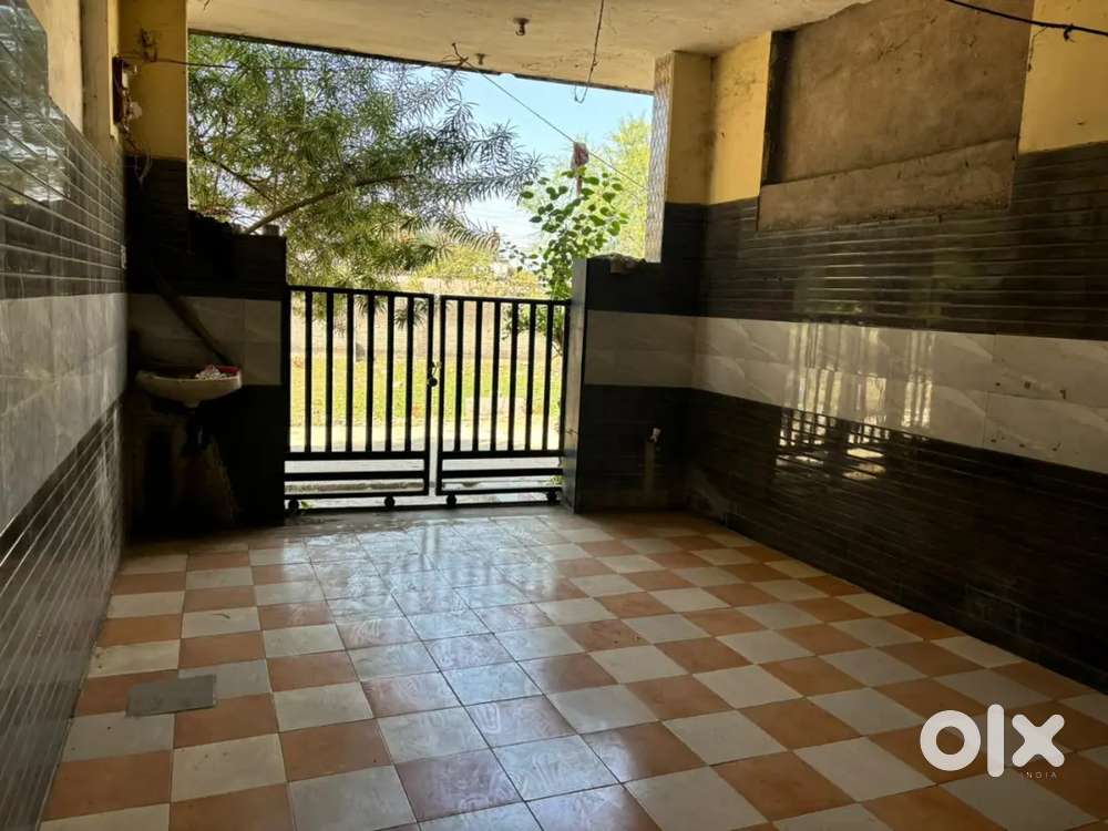 I want a room partner only for girls