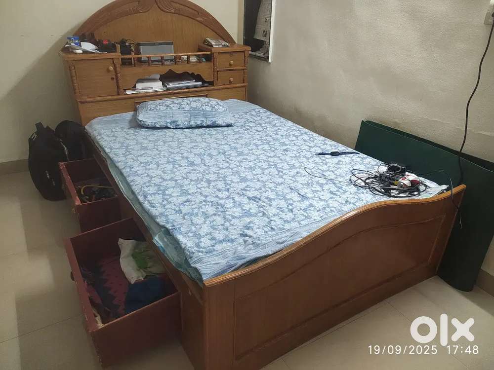 Single bed +mattress,dressing table,mattress king size,sevenseater sof