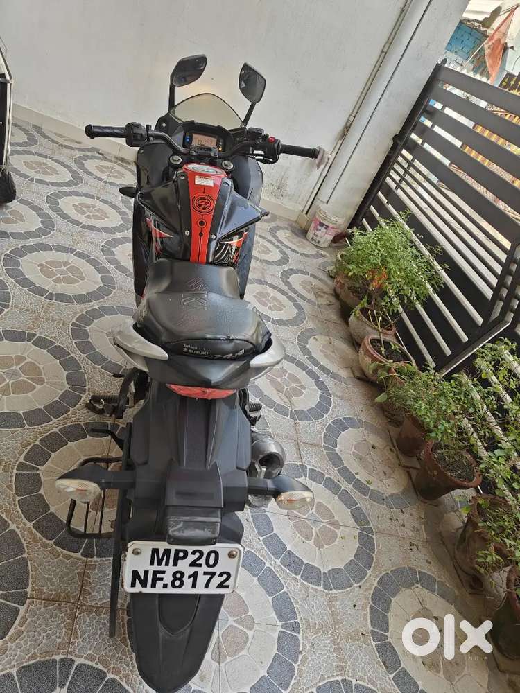 Selling Gixxer SF FI top model