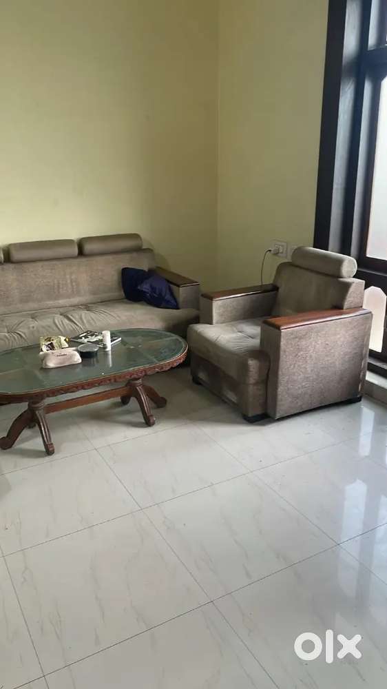 2/3bhk Full furnished flat shivpur Jail road bachelor allowed