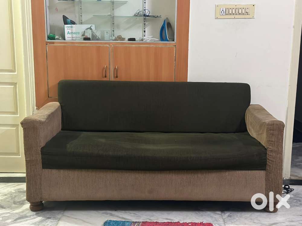Stylish 3+1+1 Sofa Set in Excellent Condition