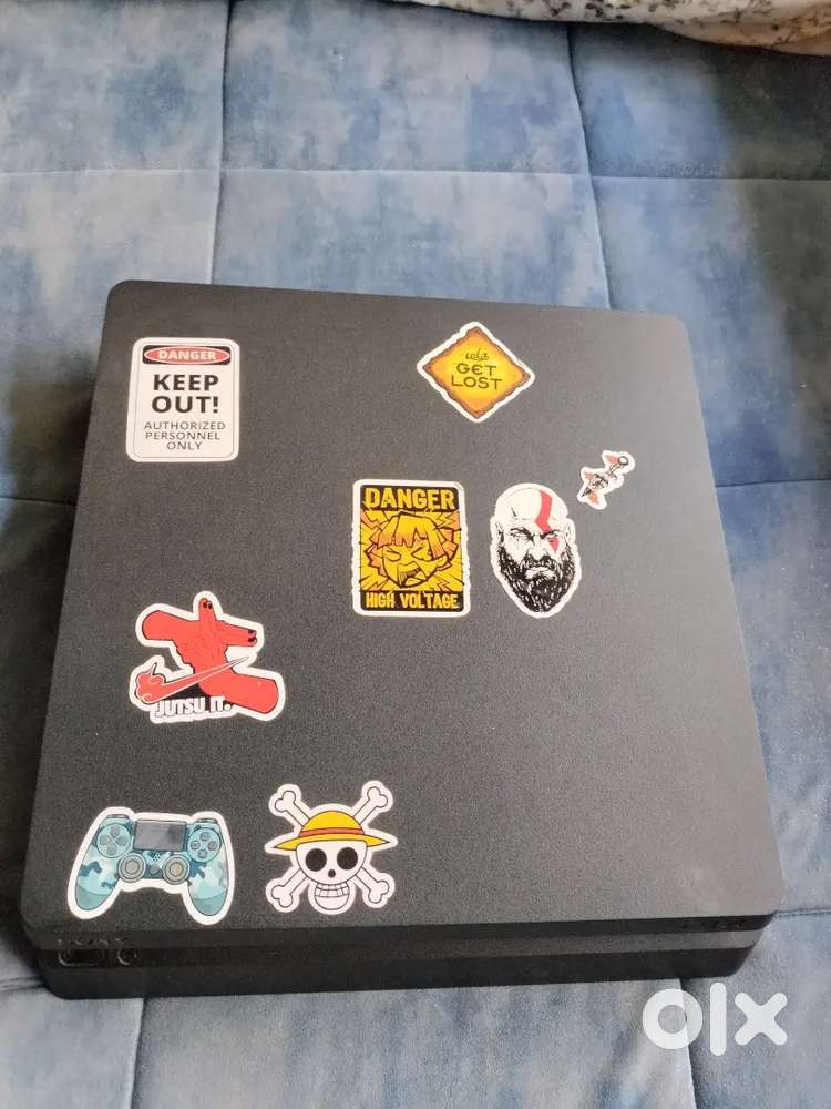 Ps4 slim with Marvel Spiderman Near mint condition