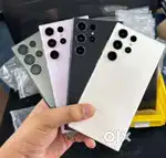 Samsung's galaxy S24 ultr with all accessories