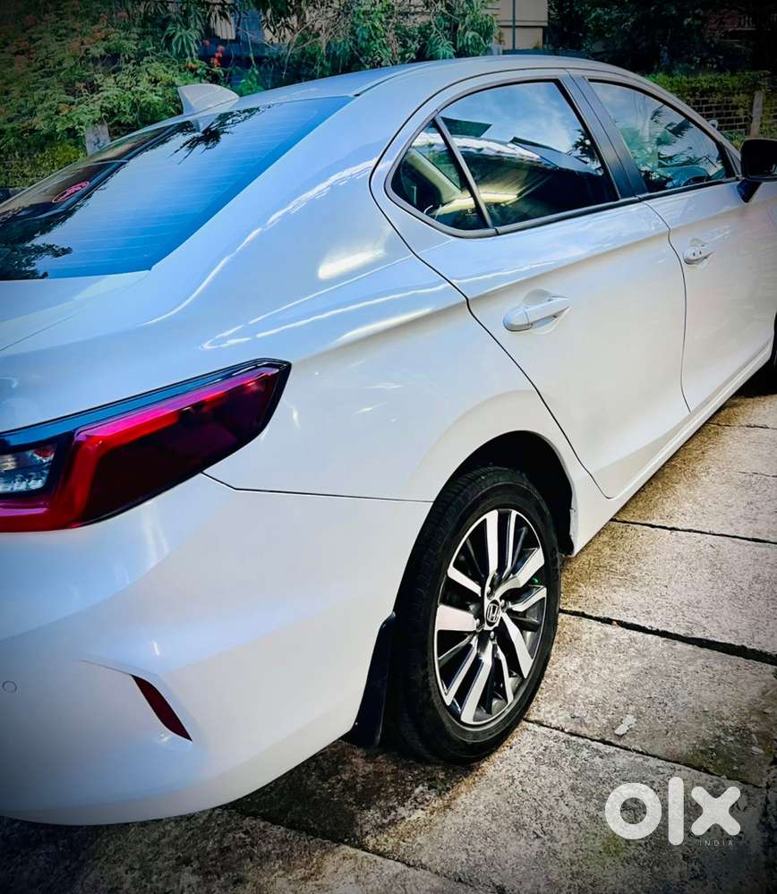 Honda City 5Th GEN VX CVT(I-VTEC)-Platinum white