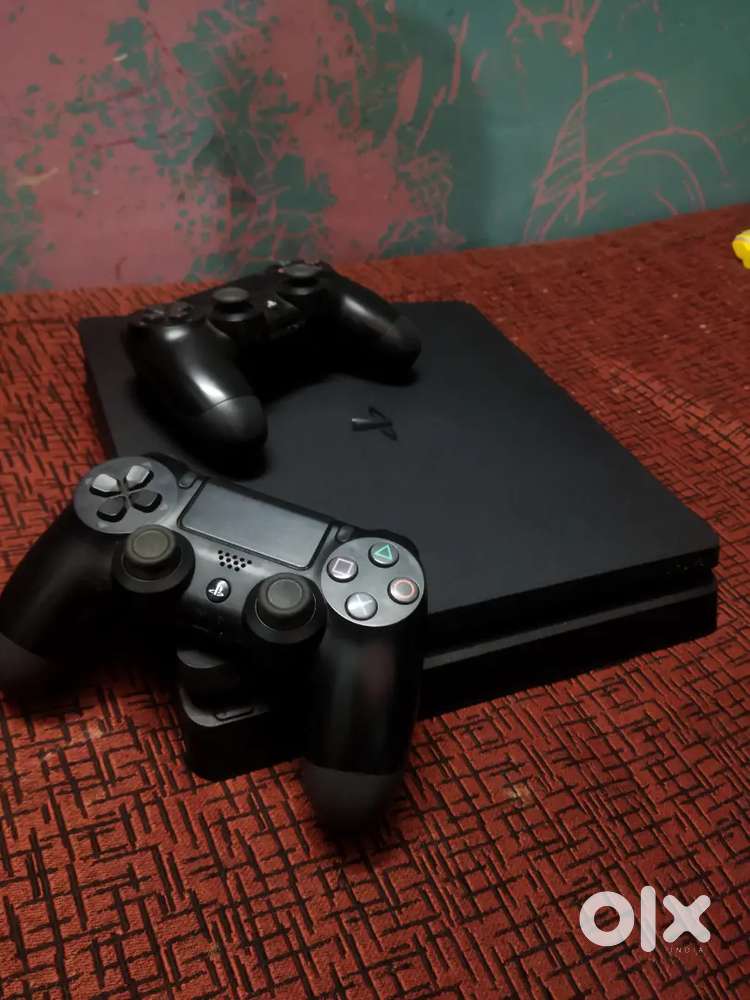 Playstation 4 slim with 14 games plus 2 joystick