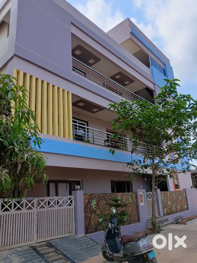 340 yards g+3 building for sale