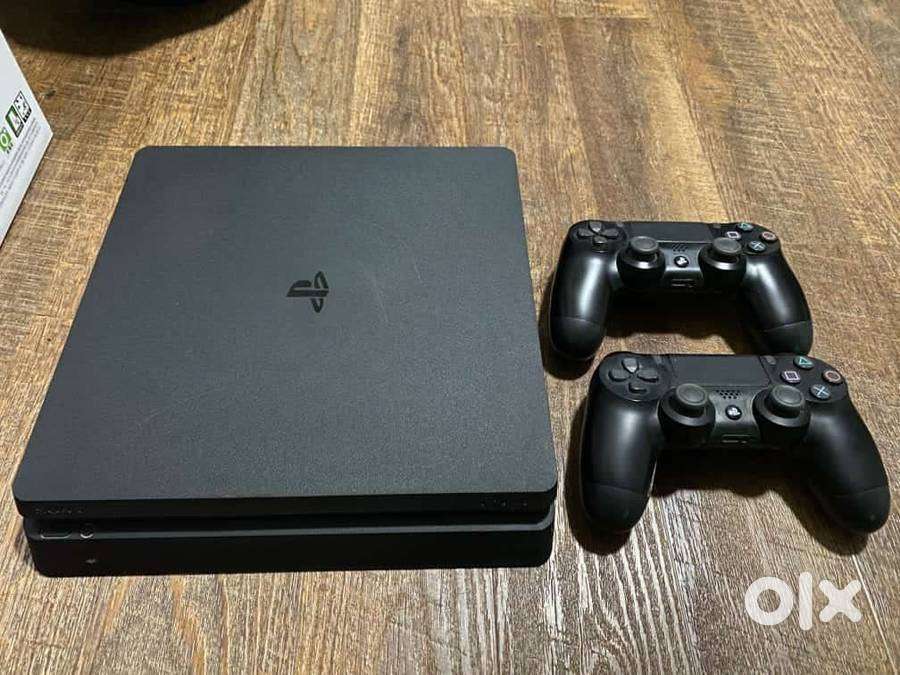 Ps4 slim 512gb including two controllers with 7 games