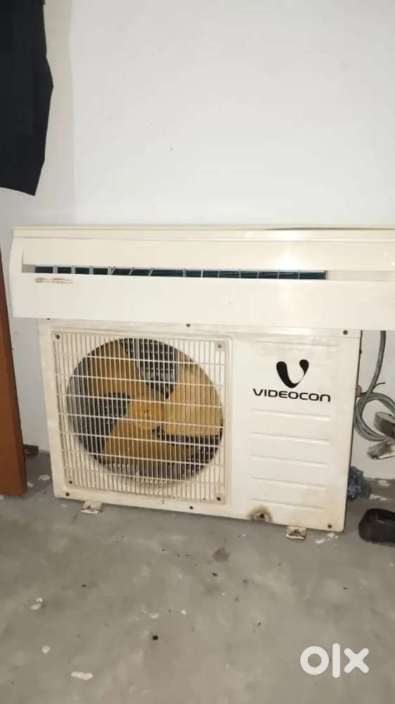 Good condition ac 1.5 ton running