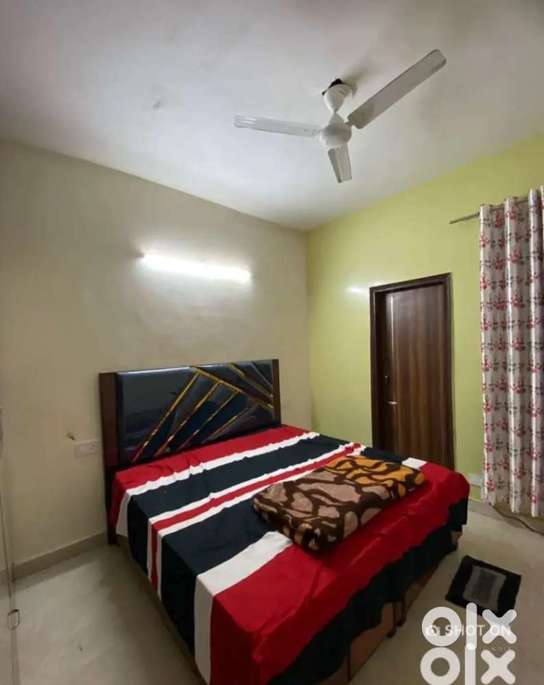 1 room available for girls or couples only in sharing  rent 5000
