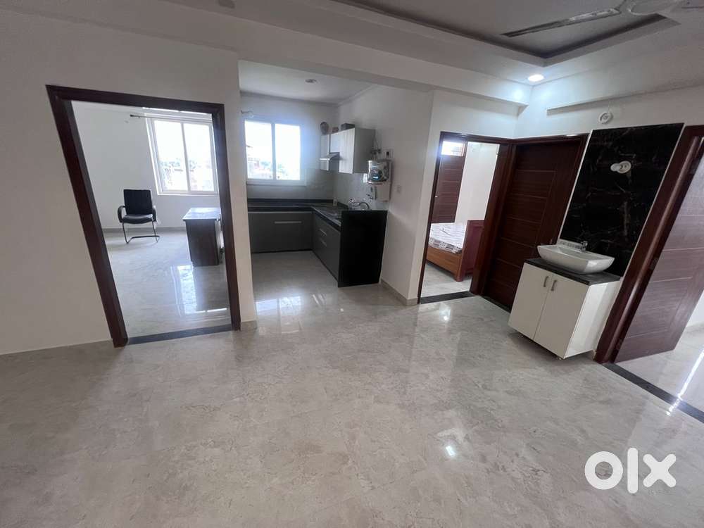 3 BHK  SEMI FURNISHED FLAT AVAILABLE FOR SALE AT MANSAROVAR