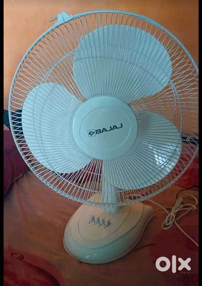 Bajaj white table fan
