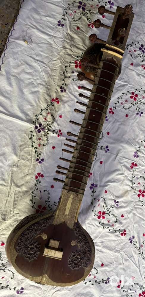 SITAR GOOD CONDITION SEASONED WOOD & KADDU DECORATED