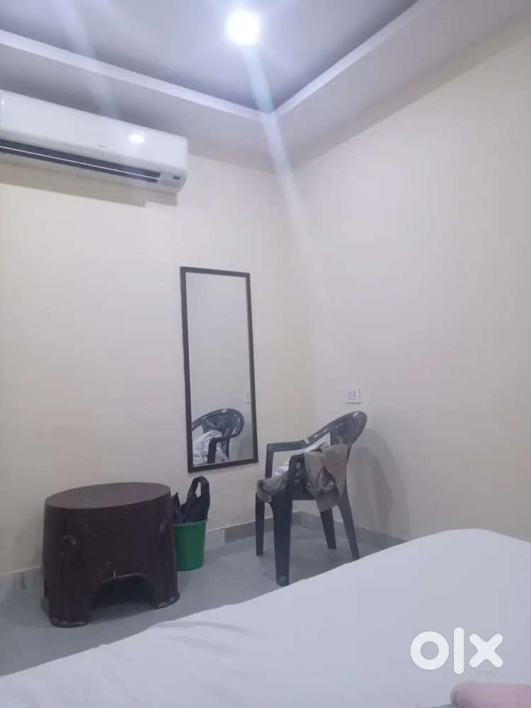 Housekeeping crown town hotel  east azad nagar