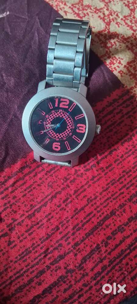 Ye Watch new h bas mujhe dusri leni h isliye Mai sell kr rhi hu iska