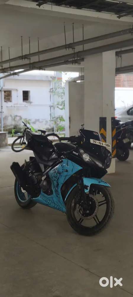 R15 v2 sports look