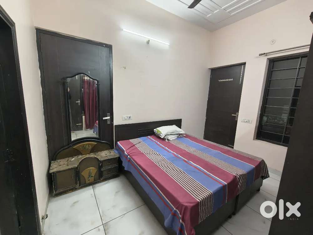 ROOM  available for rent