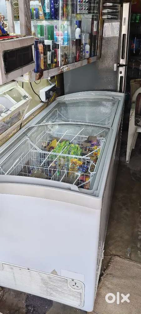 650 Ltr Curved Glass Top Deep Freezer
