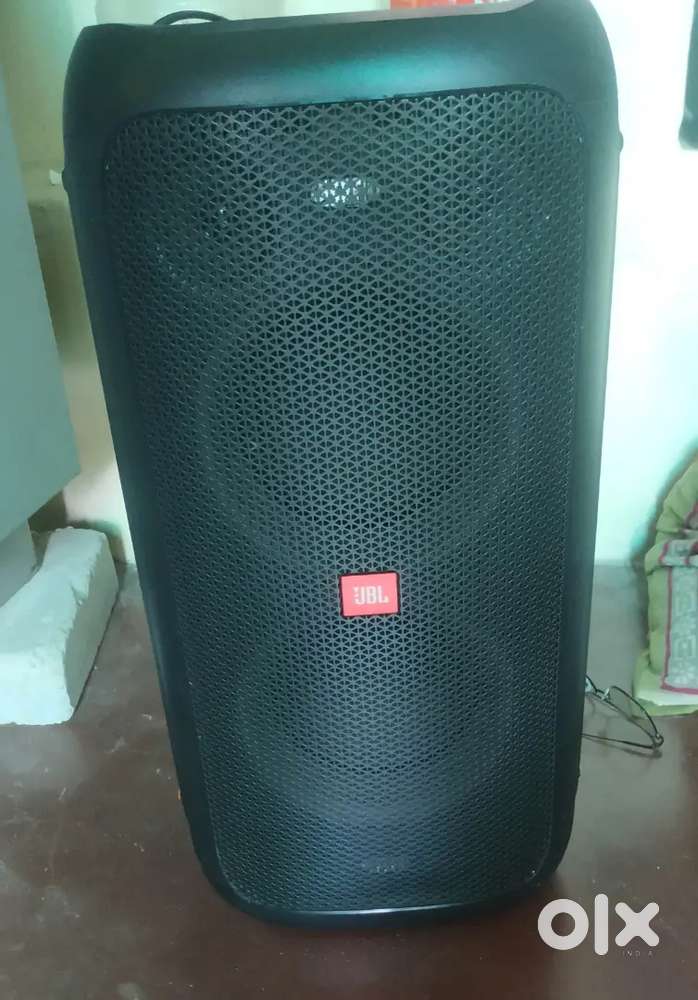 Jbl party box 100 bluetooth speaker.