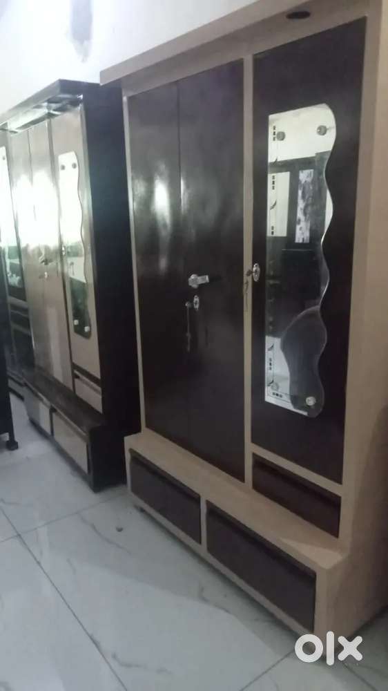 Need receptionist for Furniture showroom par kam karne ke liye
