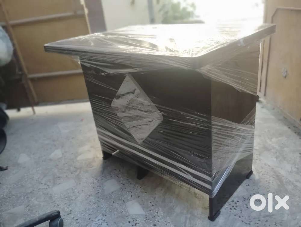 Computer table