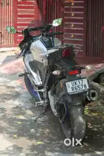 Yamaha R15 m