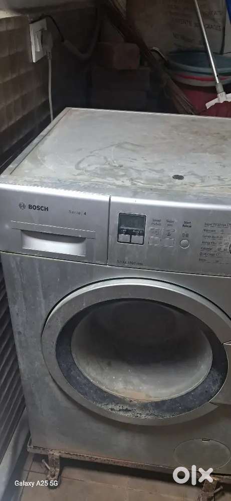 Washing machine working 9 years old 6kgs