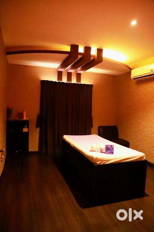 Required Female Massage Therapist ,Receptionist Females For Spa
