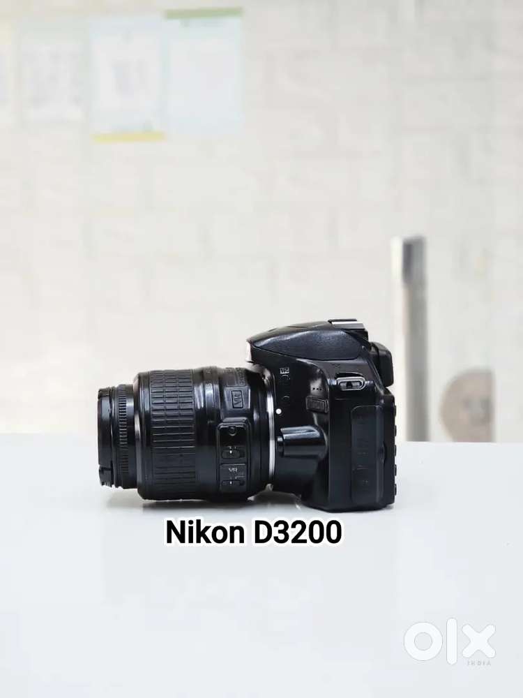 Used Nikon d3200 dslr Camera 24.2 Mp with 18-55mm lens full kit.