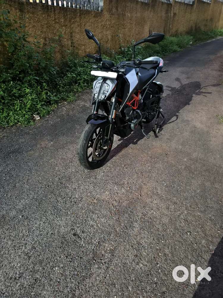 DUKE 250 BS6 2021
