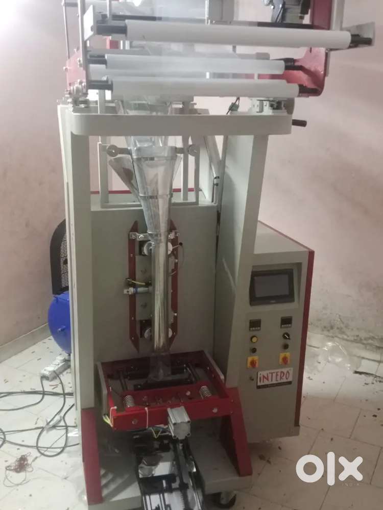 Pouch packing machine