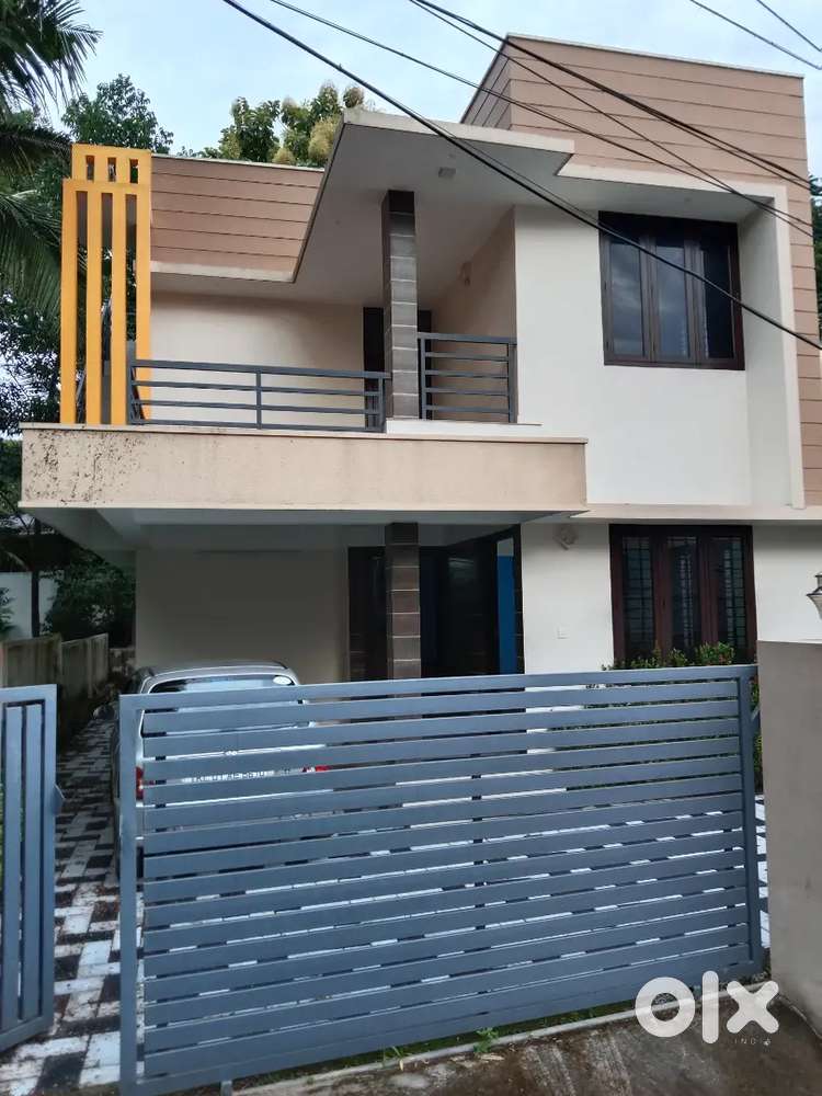 Independant house for sale at Munnamood junction near Vattiyoorkavu