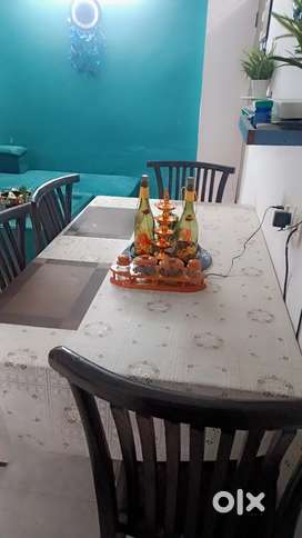 This training table sitting by 4 area this is a new brand dining table