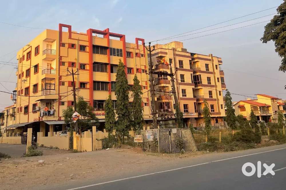 This fully furnished flat offers a perfect blend of comfort and style.