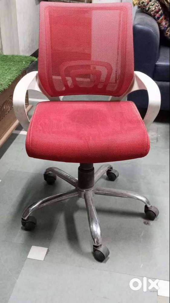 Detec Adjustable Ergonomic Revolving Chair