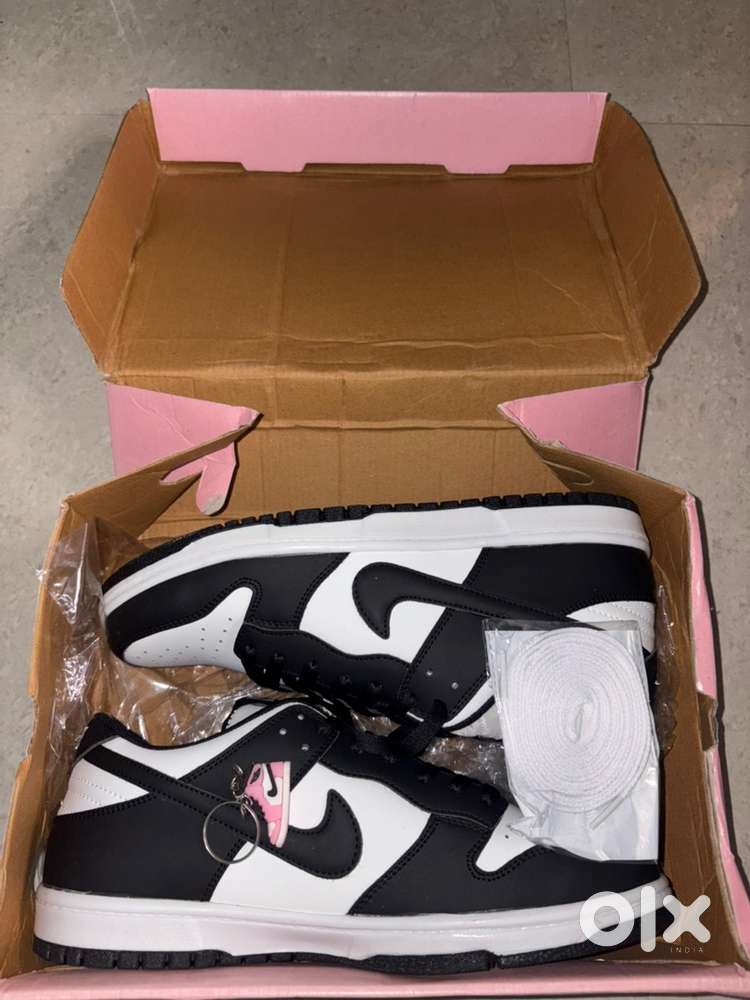 Nike Dunks- Pandas
