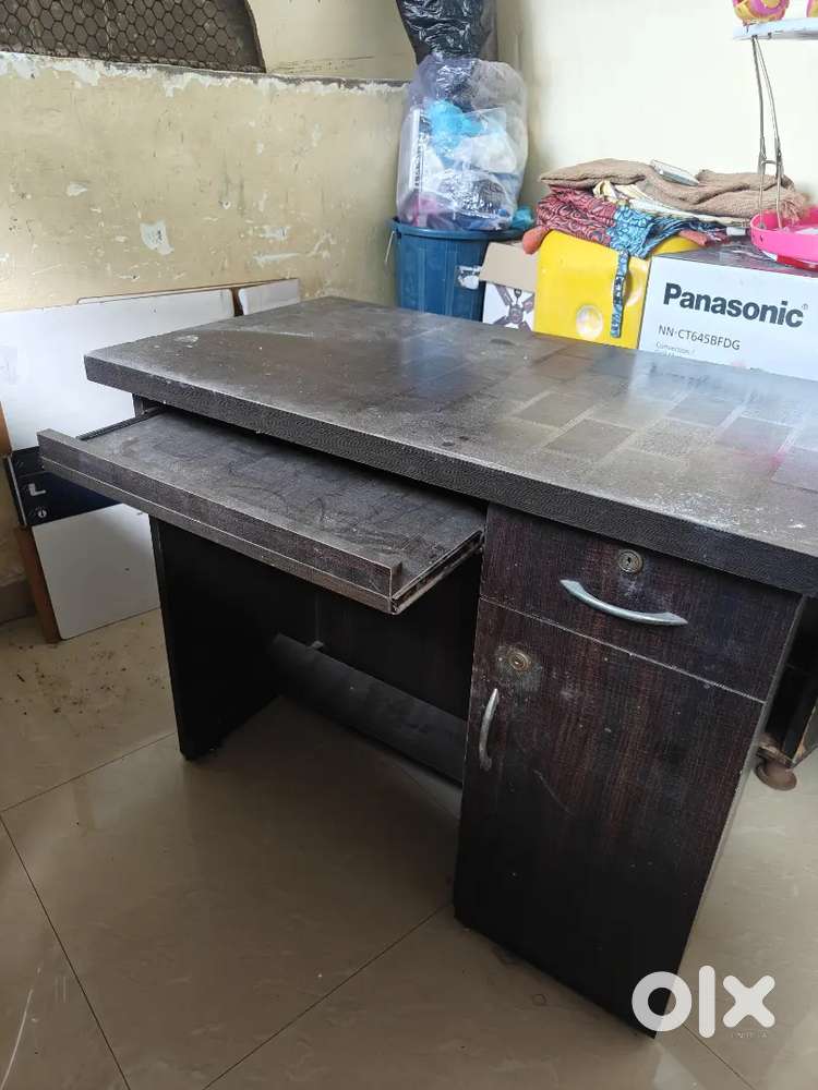 Office table