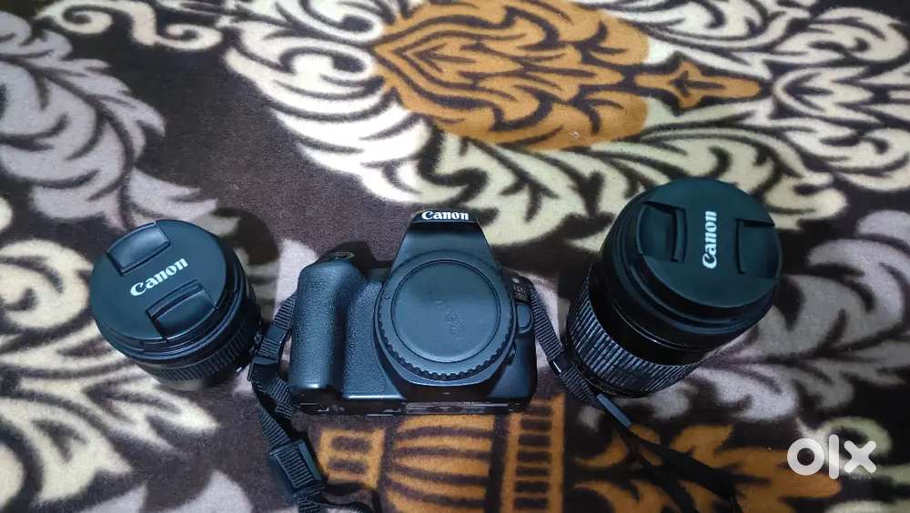 Cannon 200 D camera with double lance